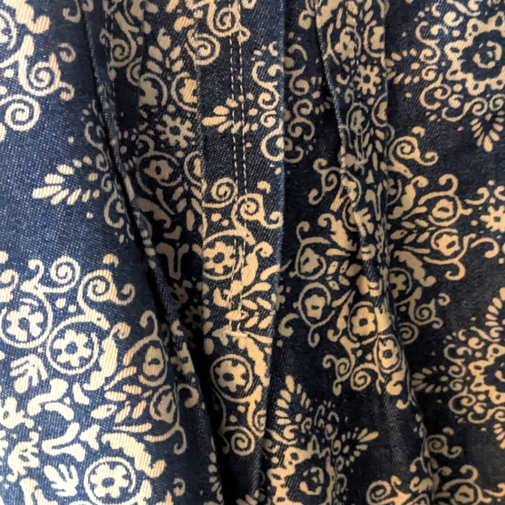 🌸 4/$10 LOFT Denim Midi A-line Skirt w/ White Floral Pattern - Picture 3 of 9